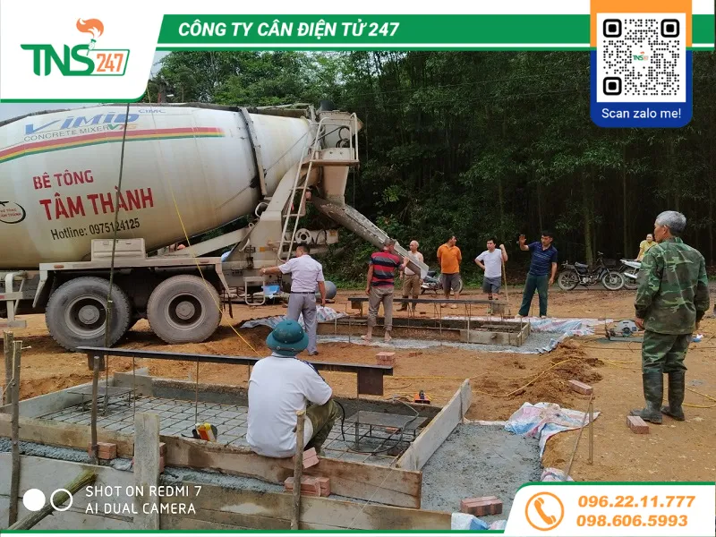 thi-cong-mong-can-xe-tai-40-tan-het-bao-tien