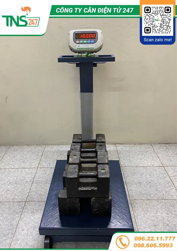 can-ban-dien-tu-gan-banh-xe-200-300-500-kg-gia-bao-nhieu